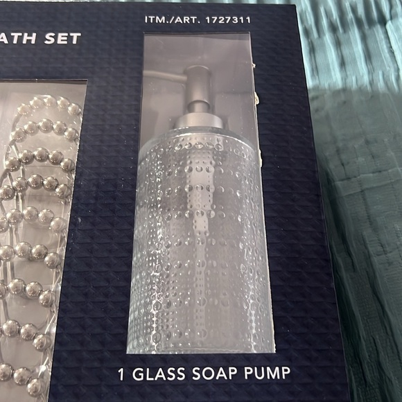 🚿 Nueva 5 piece bathroom set - Picture 2 of 6